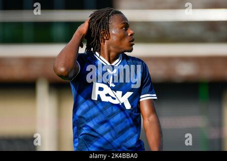 Swansea, Galles. 1 ottobre 2022. Nathan Asiimwe di Charlton Athletic durante il gioco della Professional Development League tra Swansea City Under 18 e Charlton Athletic Under 18 alla Swansea City Academy di Swansea, Galles, Regno Unito, il 1 ottobre 2022. Credit: Duncan Thomas/Majestic Media. Credit: Majestic Media Ltd/Alamy Live News Foto Stock