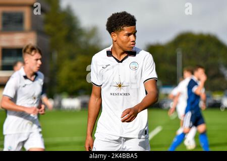 Swansea, Galles. 1 ottobre 2022. Kyrell Wilson di Swansea City durante il gioco della Professional Development League tra Swansea City Under 18 e Charlton Athletic Under 18 alla Swansea City Academy di Swansea, Galles, Regno Unito, il 1 ottobre 2022. Credit: Duncan Thomas/Majestic Media. Credit: Majestic Media Ltd/Alamy Live News Foto Stock