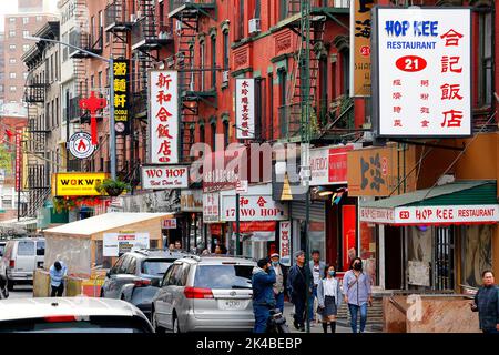Ristoranti e cartelli su Mott Street a Manhattan Chinatown, New York. 華埠, 紐約, 唐人街 Foto Stock