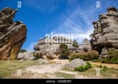 Punto di vista presso le formazioni rocciose al Mirador de Castroviejo Sierra de Urbion Soria Spagna Foto Stock