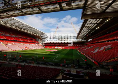 Una vista generale all'interno dell'Anfield Stadium, sede della squadra di calcio di Liverpool prima della partita. Incontro della Premier League, Liverpool contro Brighton e Hove Albion Foto Stock