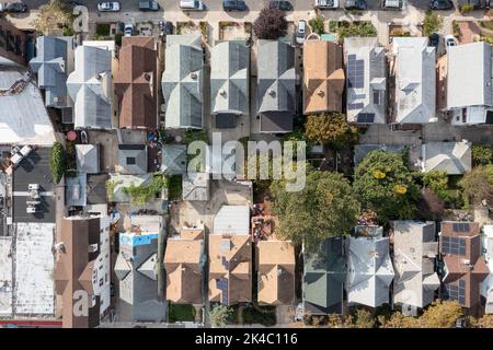 Vista aerea del paesaggio stradale lungo Ocean Parkway a Brooklyn, New York. Foto Stock