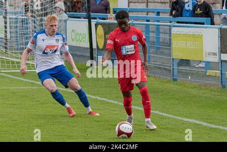 Kelly N'mai di Salford City in prestito con Warrington Rylands, Nethermoor Park, Guiseley, Leeds, Inghilterra, 1st ottobre 2022. Marchio di credito Percy/Alamy Stock Foto Stock