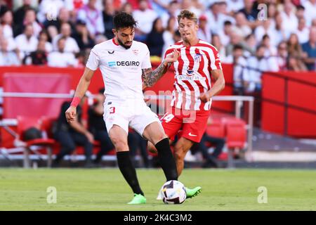 Siviglia, Siviglia, Spagna. 1st Ott 2022. Alex Telles del Sevilla FC in azione durante la partita la Liga Santader tra Siviglia CF e Atletico Madrid al Ramon Sanchez Pizjuan di Siviglia, Spagna, il 01 ottobre 2022. (Credit Image: © Jose Luis Contreras/DAX via ZUMA Press Wire) Foto Stock