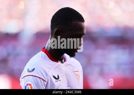 Siviglia, Siviglia, Spagna. 1st Ott 2022. Tanguy Nianzou del Sevilla FC durante la partita la Liga Santader tra il Sevilla CF e l'Atletico Madrid al Ramon Sanchez Pizjuan di Siviglia, Spagna, il 01 ottobre 2022. (Credit Image: © Jose Luis Contreras/DAX via ZUMA Press Wire) Foto Stock