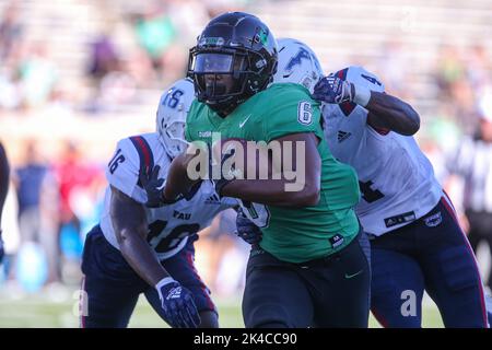 01 ottobre 2022: North Texas Mean Green running back Ikaika Ragsdale (6) corre con la palla durante la seconda metà della partita di calcio NCAA tra le Florida Atlantic University Owls e l'Università del North Texas Mean Green allo stadio Apogee di Denton, {Stato/Provincia}. Ron Lane/CSM Foto Stock