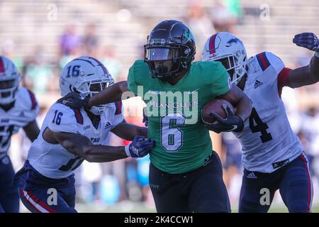 01 ottobre 2022: North Texas Mean Green running back Ikaika Ragsdale (6) corre con la palla durante la seconda metà della partita di calcio NCAA tra le Florida Atlantic University Owls e l'Università del North Texas Mean Green allo stadio Apogee di Denton, {Stato/Provincia}. Ron Lane/CSM Foto Stock