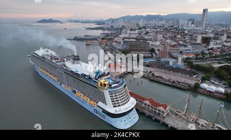 Georgetown, Malesia - 20 settembre 2022: Il terminal delle navi da crociera di Swettenham con alcune navi da crociera attracco Foto Stock