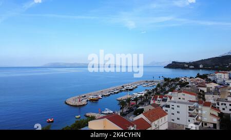 Una vista aerea della Riviera di Makarska sulla costa croata Foto Stock