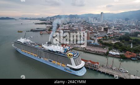 Georgetown, Malesia - 20 settembre 2022: Il terminal delle navi da crociera di Swettenham con alcune navi da crociera attracco Foto Stock