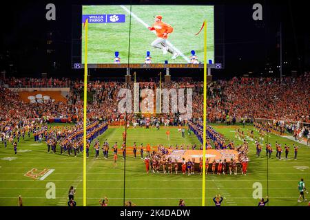 Clemson, SC, Stati Uniti. 1st ottobre 2022. La partita di calcio NCAA al Memorial Stadun di Clemson, SC. (Scott Kinser/CSM). Credit: csm/Alamy Live News Foto Stock