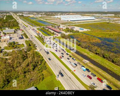 Fort Myers, FL, Stati Uniti - 1 ottobre 2022: Mancanza di gas foto aerea in Fort Myers FL uragano Ian postmath Foto Stock