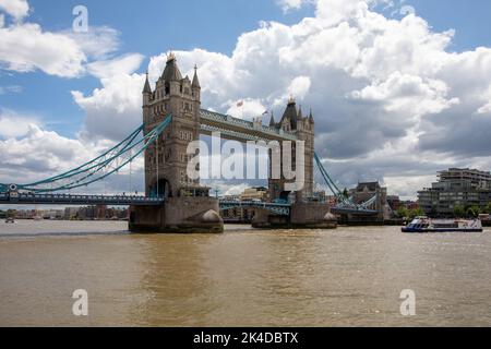 Il Tower Bridge sul Tamigi. Londra, Regno Unito Foto Stock