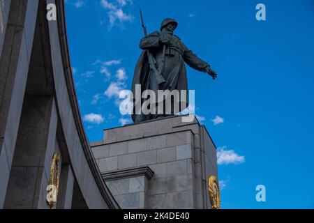 Berlino, Germania 28 giugno 2022, il memoriale sovietico nel Tiergarten Foto Stock