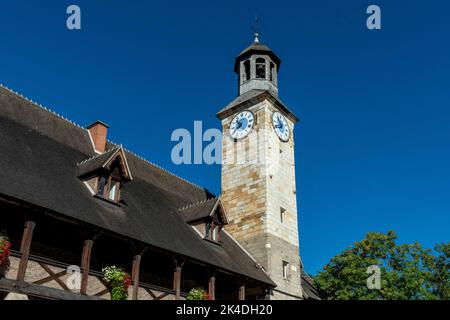 Montlucon. Orologio del castello dei Duchi di Borbone è un ex castello fortificato del XIIIᵉ secolo. Dipartimento Allier. Auvergne Rodano Alpi. Francia Foto Stock