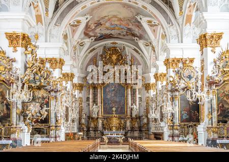 Innenraum der Studienkirche Mariä Himmelfahrt in Dillingen an der Donau, Bayern, Deutschland | interno della Chiesa dell'Università dei Gesuiti in di Foto Stock