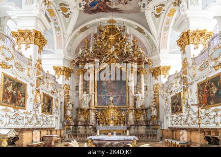 Alar der Studienkirche Mariä Himmelfahrt a Dillingen an der Donau, Bayern, Deutschland | altare della Chiesa dell'Università dei Gesuiti a Dillingen Foto Stock