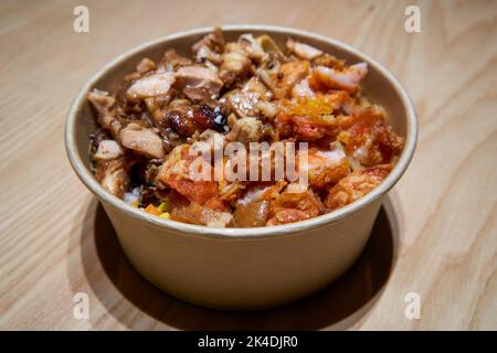 Un croccante e delizioso pollo alla griglia Chop doppio riso Foto Stock