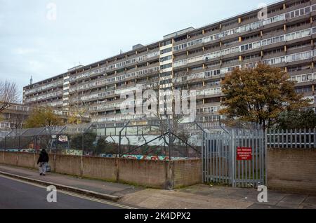 Taplow House sulla tenuta di Aylesbury, una tenuta di abitazioni di South London a Southwark, attualmente in fase di ristrutturazione. Foto Stock