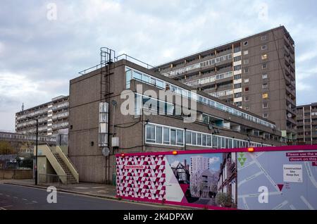 Taplow House sulla tenuta di Aylesbury, una tenuta di abitazioni di South London a Southwark, attualmente in fase di ristrutturazione. Foto Stock