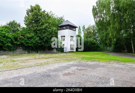 Dachau, Germania - 4 luglio 2011 : Memoriale del campo di concentramento di Dachau. Campo di concentramento nazista dal 1933 al 1945. Torre di guardia sud-occidentale. Foto Stock