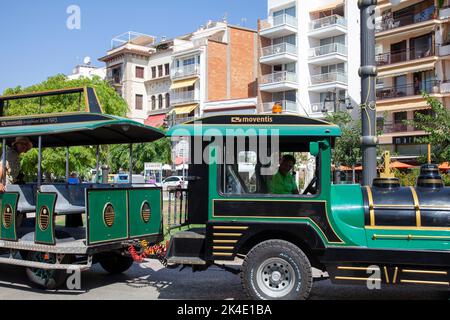 Locale Moventis Tourist treno a Sitges, Spagna Foto Stock
