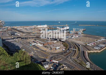 Vista generale sopra il porto di Dover, Kent, Regno Unito. Foto Stock