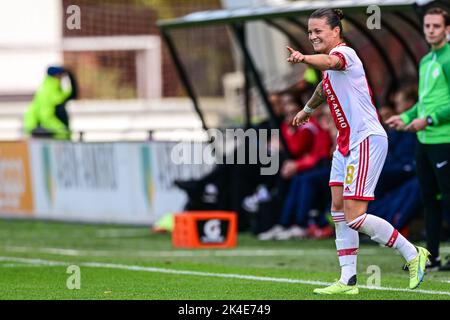 DUIVENDRECHT, PAESI BASSI - 2 OTTOBRE: Sherida Spitse di Ajax celebra il terzo goal durante la partita olandese delle donne azerone Eredivie tra Ajax e sc Heerenveen a De Toekomst il 2 ottobre 2022 a Duivendrecht, Paesi Bassi (Foto di Kees Kuijt/Orange Pictures) Foto Stock