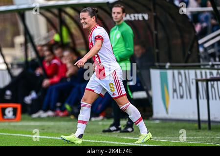 DUIVENDRECHT, PAESI BASSI - 2 OTTOBRE: Sherida Spitse di Ajax celebra il terzo goal durante la partita olandese delle donne azerone Eredivie tra Ajax e sc Heerenveen a De Toekomst il 2 ottobre 2022 a Duivendrecht, Paesi Bassi (Foto di Kees Kuijt/Orange Pictures) Foto Stock