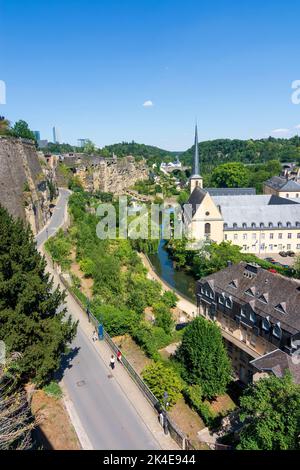 Città di Lussemburgo (Lëtzebuerg; Lussemburgo): Vista dalla Fortezza di Lussemburgo alla valle di Alzette e Neumünster Abbazia nel quartiere Grund, nel centro storico, Lu Foto Stock