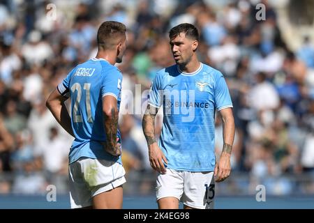 Roma, Italia. 02nd Ott 2022. Sergej Milinkovic Savic della SS Lazio e Alessio Romagnoli della SS Lazio durante la Serie A partita di calcio tra SS Lazio e Spezia Calcio allo stadio Olimpico di Roma, 2nd ottobre 2022. Foto Antonietta Baldassarre/Insidefoto Credit: Insidefoto di andrea staccioli/Alamy Live News Foto Stock