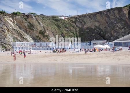 Lusty Glaze - una spiaggia di proprietà privata, incredibilmente pittoresca, con ristorante e alloggio sulla spiaggia nella Cornovaglia settentrionale (Inghilterra, Regno Unito) Foto Stock