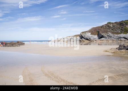 Lusty Glaze - una spiaggia di proprietà privata, incredibilmente pittoresca, con ristorante e alloggio sulla spiaggia nella Cornovaglia settentrionale (Inghilterra, Regno Unito) Foto Stock