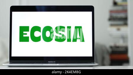 Il logo di Ecosia, un'azienda tedesca di motori di ricerca eco-friendly, è visto su uno schermo del computer. Foto Stock
