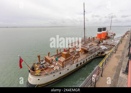 Southend on Sea, Regno Unito. 2nd Ott 2022. Vaporetto Waverley ormeggiato al molo di Southend. La nave era dovuta alla navigazione verso Clacton, ma i danni alla pala a dritta hanno fatto sì che la navigazione in questi giorni venga annullata. Penelope Barritt/Alamy Live News Foto Stock