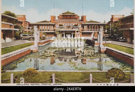 Imperial Hotel Tokyo Japan, progettato da Frank Lloyd Wright (1867-1959). Dalla vecchia cartolina del 1930s -1940s (periodo Taisho al primo periodo di Showa) Foto Stock