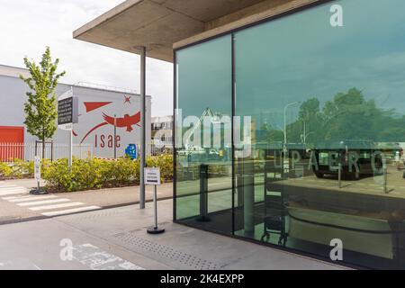 TOLOSA, FRANCIA - 12 SETTEMBRE 2022: Ingresso all'École nationale supérieure de l'aéronautique et de l'espace ISAE-SUPAERO Foto Stock