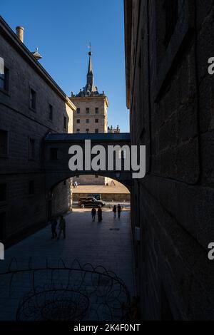 Particolare torre del monastero reale di San Lorenzo de El Escorial in Spagna Foto Stock