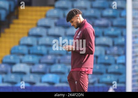 Leeds, Regno Unito. 02nd Ott 2022. Tyrone Mings #5 di Aston Villa arriva a Elland Road prima della partita della Premier League Leeds United vs Aston Villa a Elland Road, Leeds, Regno Unito, 2nd ottobre 2022 (Foto di Mark Cosgrove/News Images) a Leeds, Regno Unito il 10/2/2022. (Foto di Mark Cosgrove/News Images/Sipa USA) Credit: Sipa USA/Alamy Live News Foto Stock