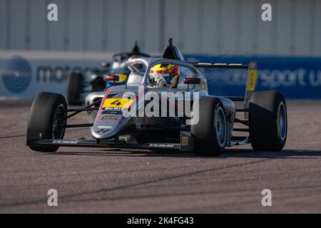 Oliver Stewart #4 GP di Hitech Thruxton Libere 1 2022 Foto Stock