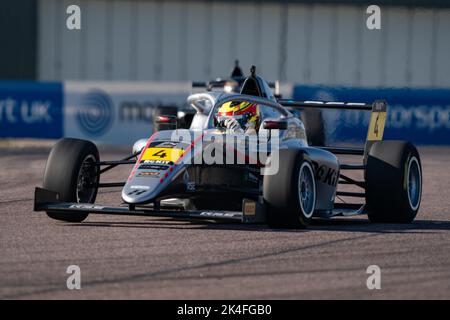 Oliver Stewart #4 GP di Hitech Thruxton Libere 1 2022 Foto Stock