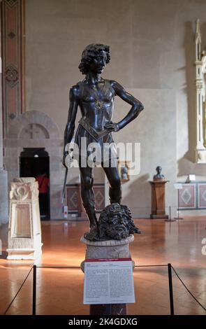 Statua del David di Andrea del Verrocchio nel Museo del Bargello Firenze Italia Foto Stock