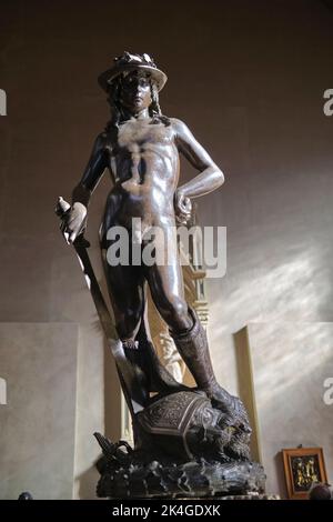 Statua del David di Donatello nel Museo del Bargello Firenze Foto Stock
