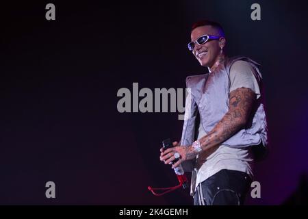 Eboli, Italia. 01st Ott 2022. Sfera Ebasta durante STERA EBBasta - FAMOSO TOUR 2022, concerto di musica italiana a Eboli, ottobre 01 2022 Credit: Independent Photo Agency/Alamy Live News Foto Stock