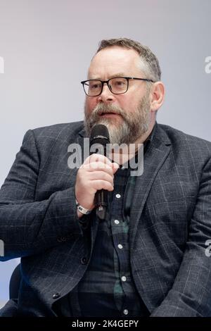 Amburgo, Germania. 01st Ott 2022. Stefan Niggemeier, media editor di Übermedien, parla sul podio al congresso annuale dell'organizzazione Netzwerk Recherche. Credit: Markus Scholz/dpa/Alamy Live News Foto Stock