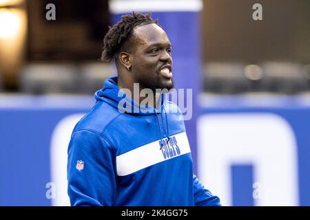 Indianapolis, Indiana, Stati Uniti. 02nd Ott 2022. Indianapolis Colts, lineman difensivo Kwity Paye (51) durante la partita di football tra i Tennessee Titans e gli Indianapolis Colts al Lucas Oil Stadium di Indianapolis, Indiana. John Mersits/CSM/Alamy Live News Foto Stock