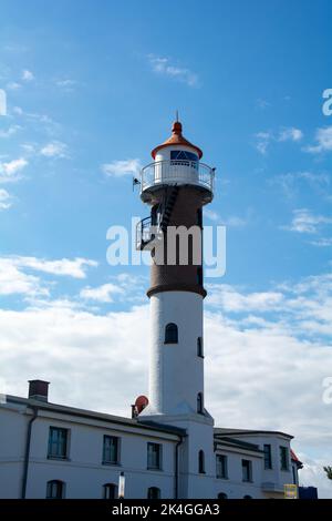 Faro dal 1872, sull'isola di Poel, sul Mar Baltico vicino a Timmendorf Strand, vicino a Wismar, Germania, Europa Foto Stock