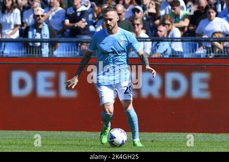 Roma, Lazio. 02nd Ott 2022. Manuel Lazzari della SS Lazio durante la Serie Una partita tra SS Lazio e Spezia allo stadio Olimpico di Roma, 02nd ottobre 2022. (Foto di credito AllShotLive/SipaUsa) Credit: Sipa USA/Alamy Live News Foto Stock