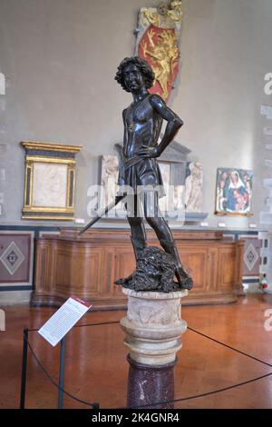 Statua del David di Andrea del Verrocchio nel Museo del Bargello Firenze Italia Foto Stock