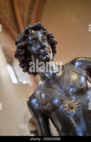 Statua del David di Andrea del Verrocchio nel Museo del Bargello Firenze Italia Foto Stock